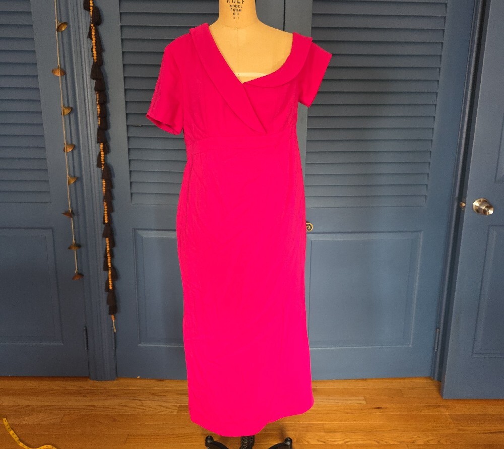 EMILIA GEORGE Figure-Flattering Hot Pink Midi Dress with Short Sleeves